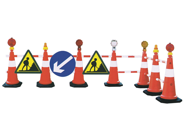 反光錐穿桿組成的護欄